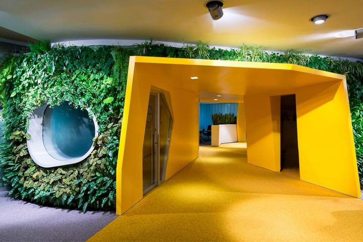 Вертикальное озеленение офиса Яндекс