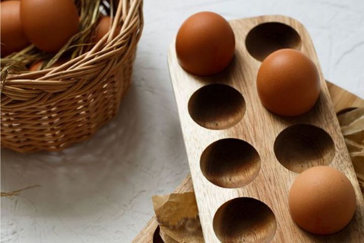 Деревянная подставка для яиц