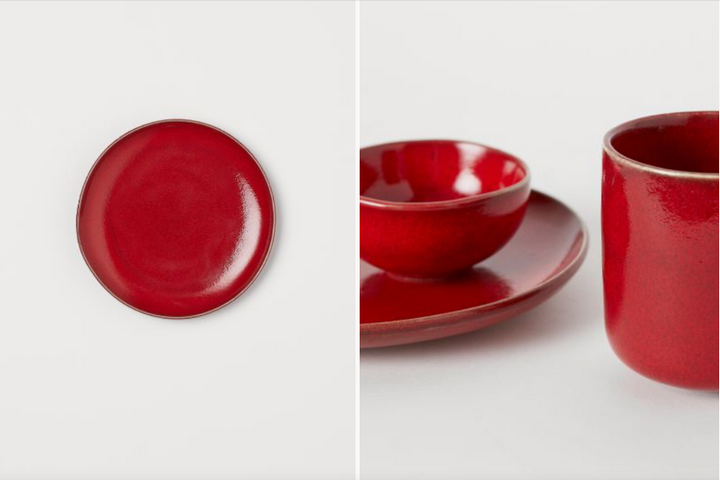 Красная тарелка для новогоднего стола